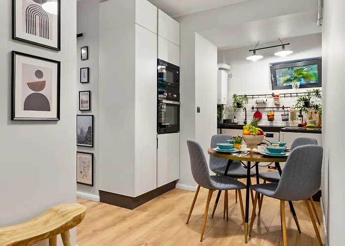 Tova Pearl - Cozy, Modern 2Br Apt, Dt, Ultracentral, Chabad Across Street, 20 Min Walk To Old Town