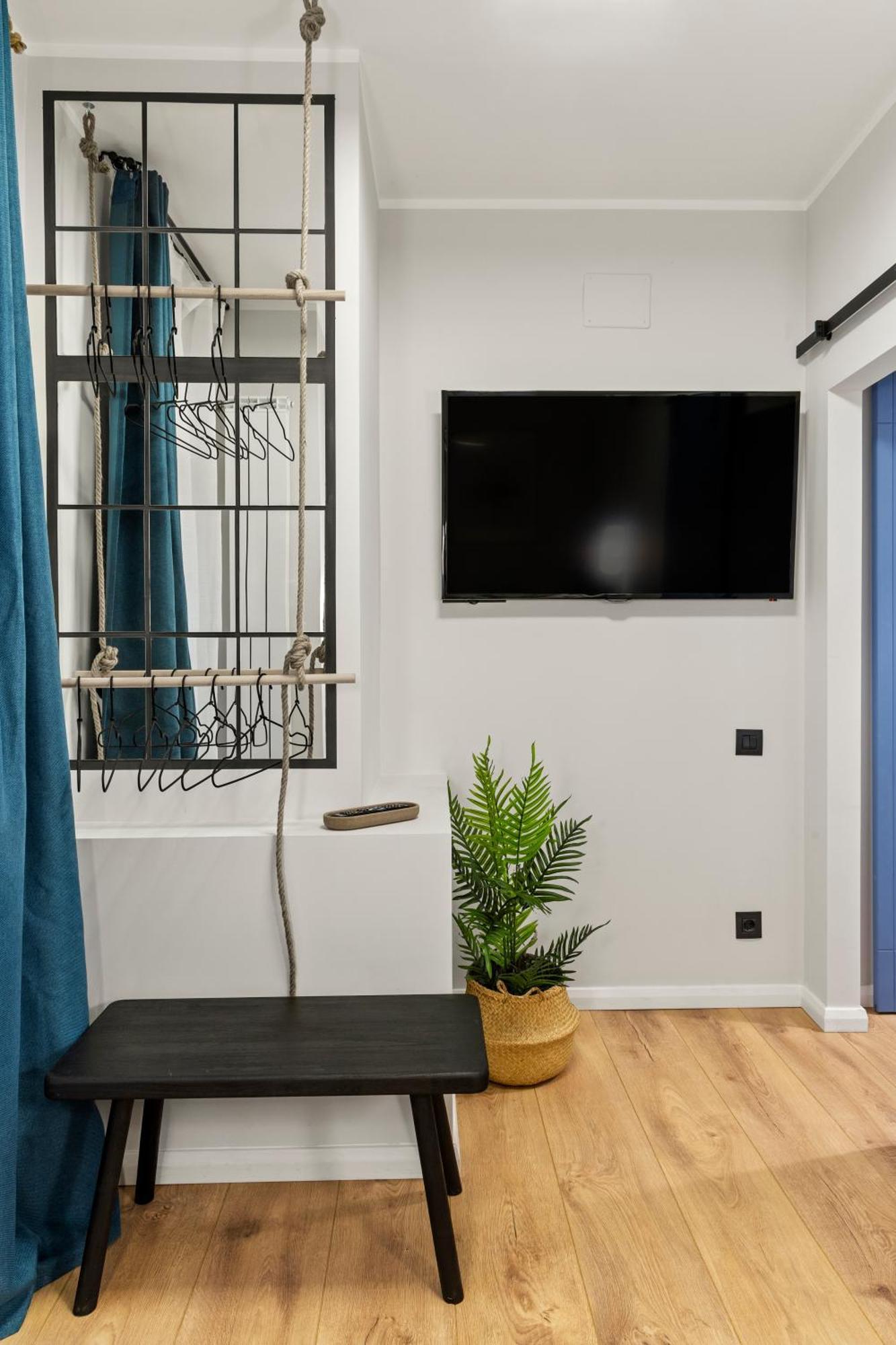 Tova Pearl - Cozy, Modern 2br Apt, Dt, Ultracentral, Chabad Across Street, 20 Min Walk To Old Town