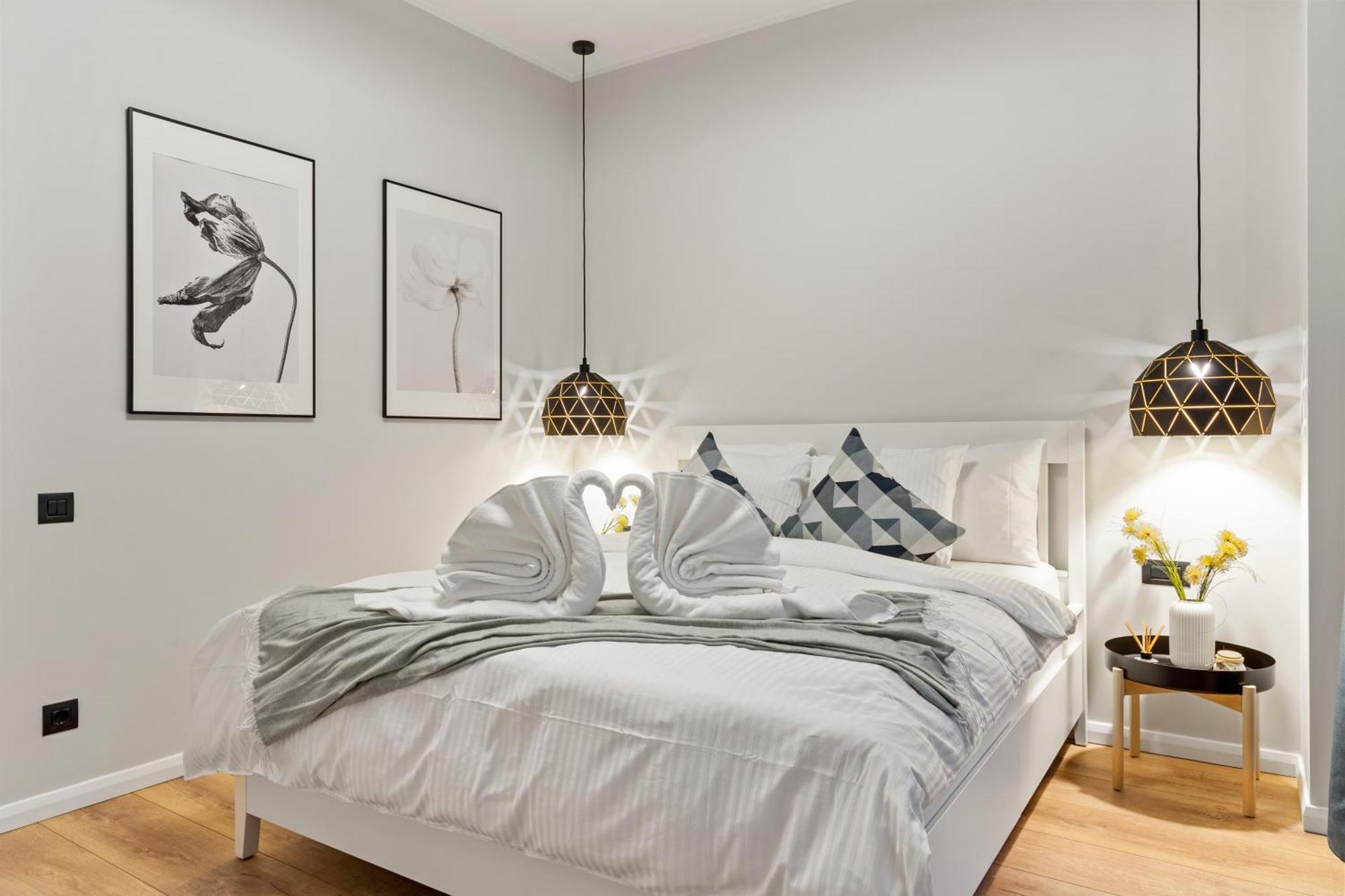 Tova Pearl - Cozy, Modern 2br Apt, Dt, Ultracentral, Chabad Across Street, 20 Min Walk To Old Town Apartament